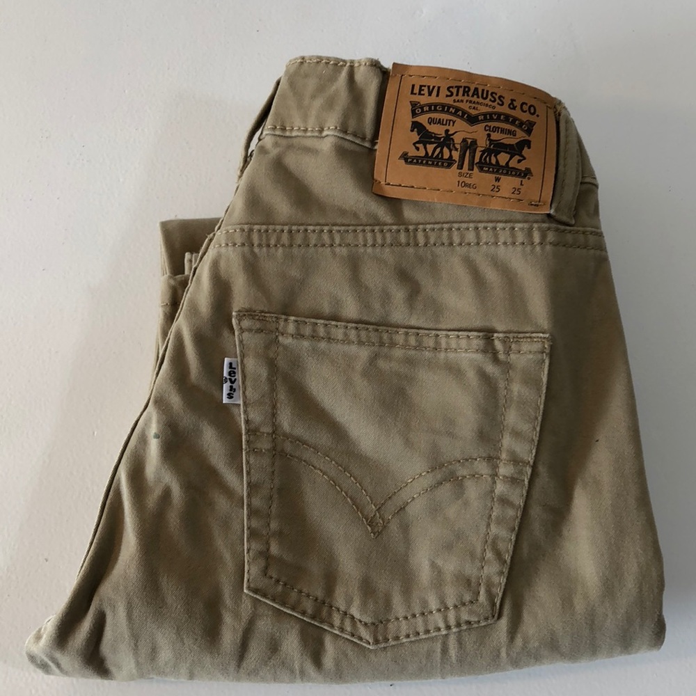 Tan Levi's size 10- 214 Straight